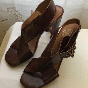 ⭐️⭐️⭐️⭐️ Brown leather? heels 👠